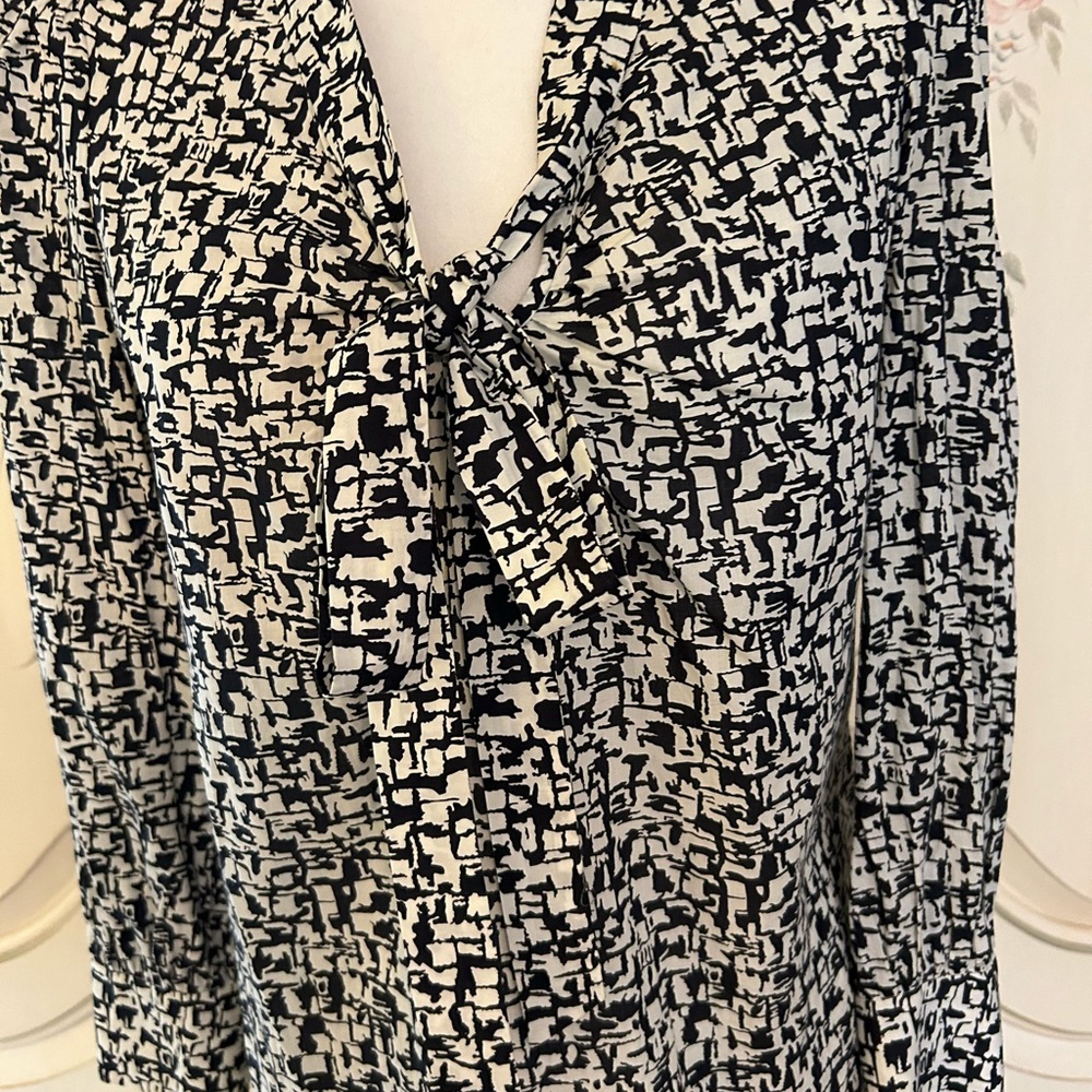 Kate Spade blouse, black/white size 2.  Front tie, very good, gently used